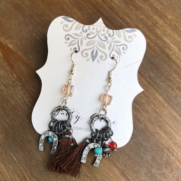 Horseshoe tassel Swarovski earrings - Picture 4 of 6